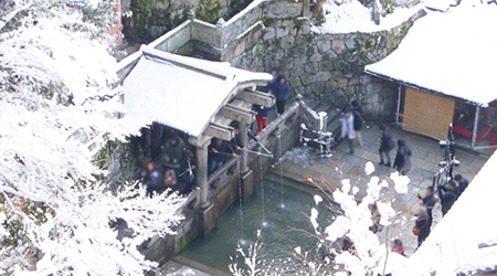 音羽の滝 雪景色の音羽の滝
