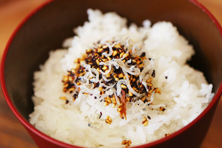 ちりめんじゃことゆかりを加えて美味しく